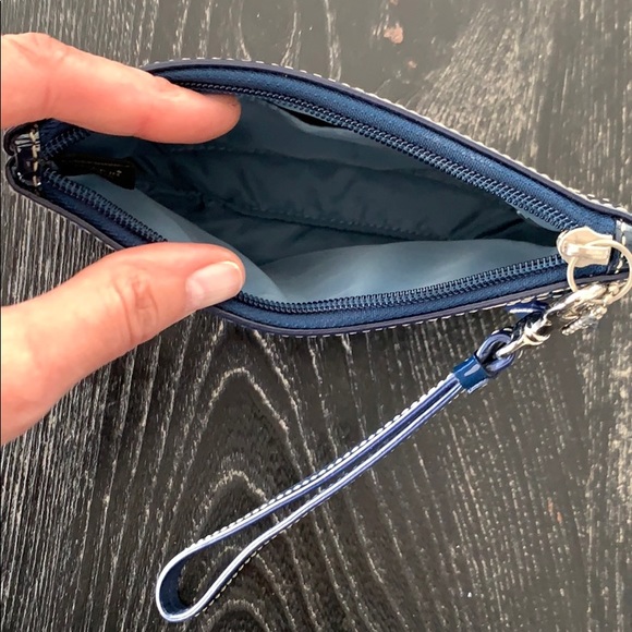 Coach wristlet - Picture 3 of 3